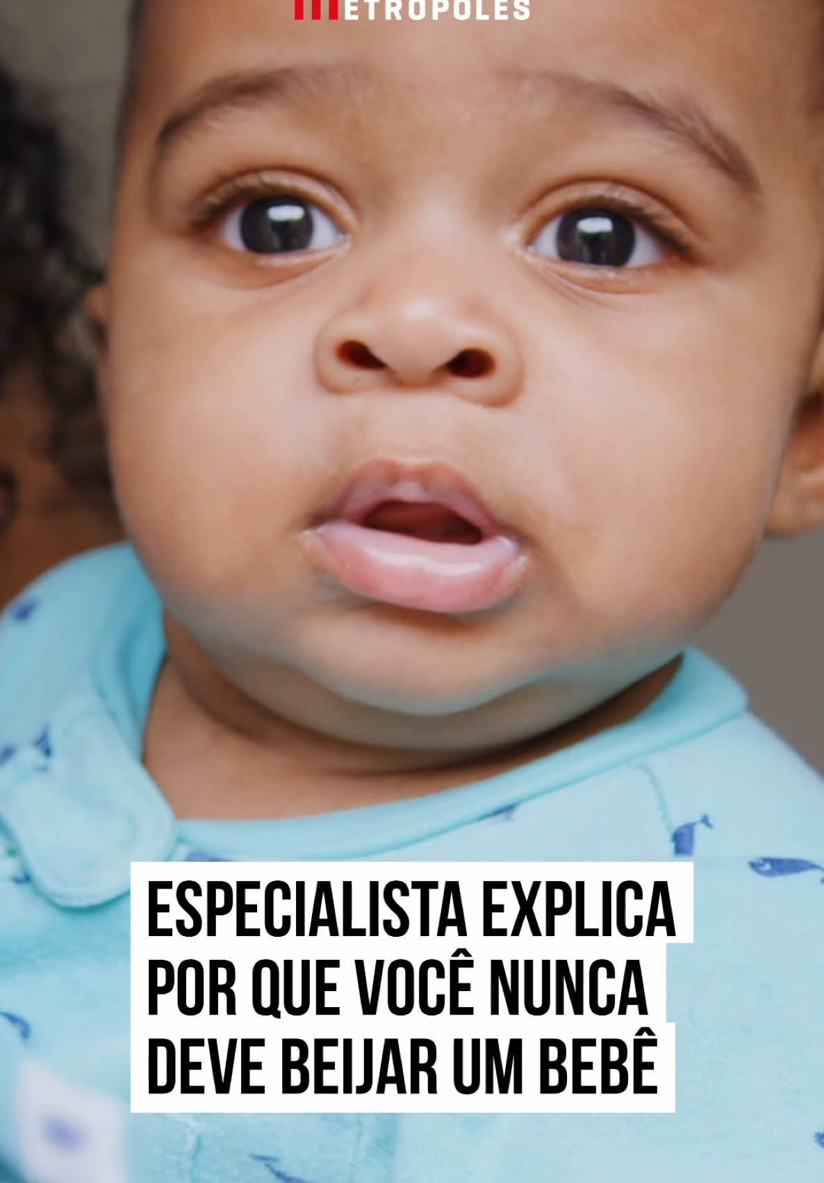 Existe um viés cognitivo chamado “a maldição do #conhecimento” (ou “a maldição da especialização”). Ocorre quando presumimos incorretamente que todos sabem tanto quanto nós sobre um determinado #assunto. Por exemplo, como microbiologista clínica, presumi que todos sabiam que era uma péssima ideia #beijar um recém-nascido em qualquer parte da cabeça. O dr. Karan Raj, um cirurgião do Serviço Nacional de Saúde do Reino Unido, fez, recentemente, um #vídeo no #TikTok alertando as pessoas sobre os perigos de beijar um #bebê. A julgar pelos milhares de comentários, isso era novidade para muitos na #redesocial. No fim do ano passado, uma instituição de caridade britânica chamada The Lullaby Trust publicou os resultados de uma pesquisa revelando que 54% dos novos e futuros pais “deixariam amigos e familiares beijarem os seus recém-nascidos, sem estarem conscientes do risco de infecção grave”. #TikTokNotícias 📹 Storyblocks