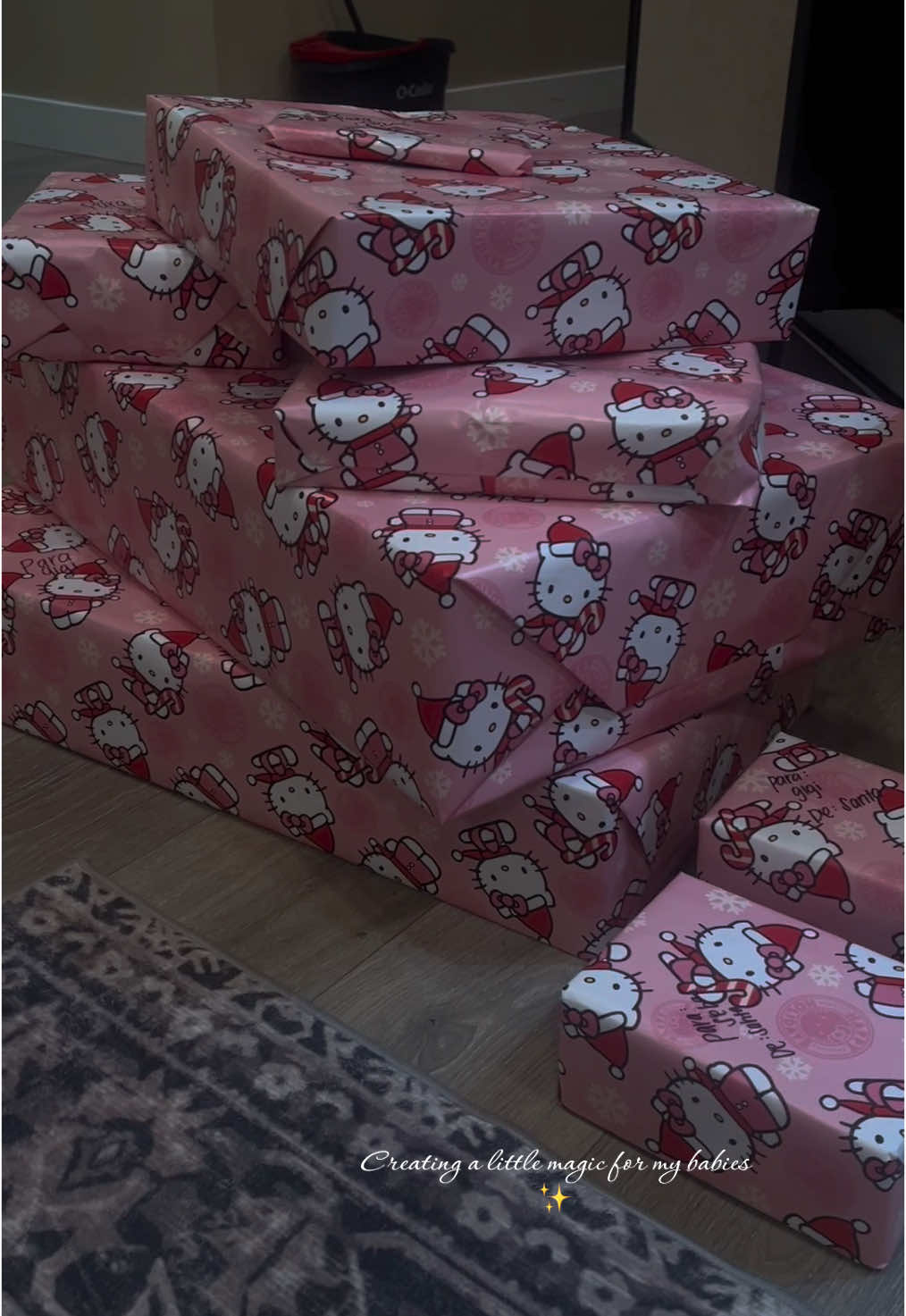 My favorite part is wrapping gifts 🫶🏻🫶🏻 loveeeeeee it #MomsofTikTok #wrappinggifts #giftwrapping #hellokittywrappingpaper #holidays #christmas #wrappingpresents #youngmomsoftiktok #makingmememories #lovelanguage #paratii #christmas2024