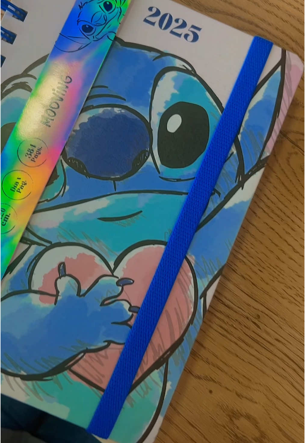 Tengo el mejor regalo 🎁 que lo usaré todo el año #stitch #agenda #2025 @Dr.Antonio.Spazio 