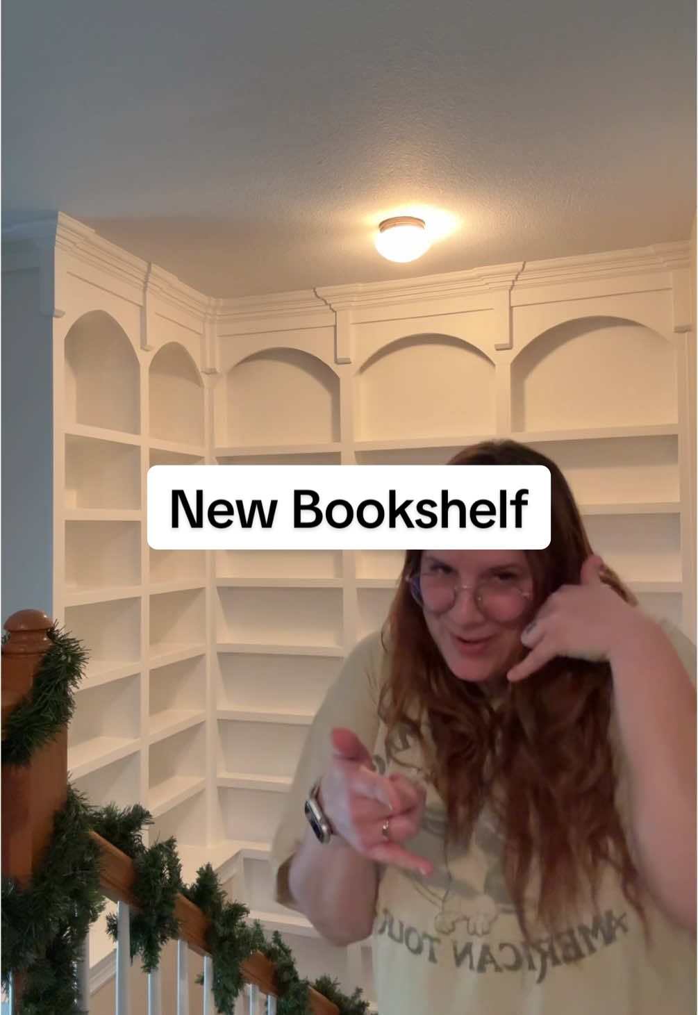 New bookshelf who dis📚 #bookshelf #bookshelftour #bookshelforganization #bookshelfdecor #bookish #BookTok #bookworm #booktokfyp #booklover #books 