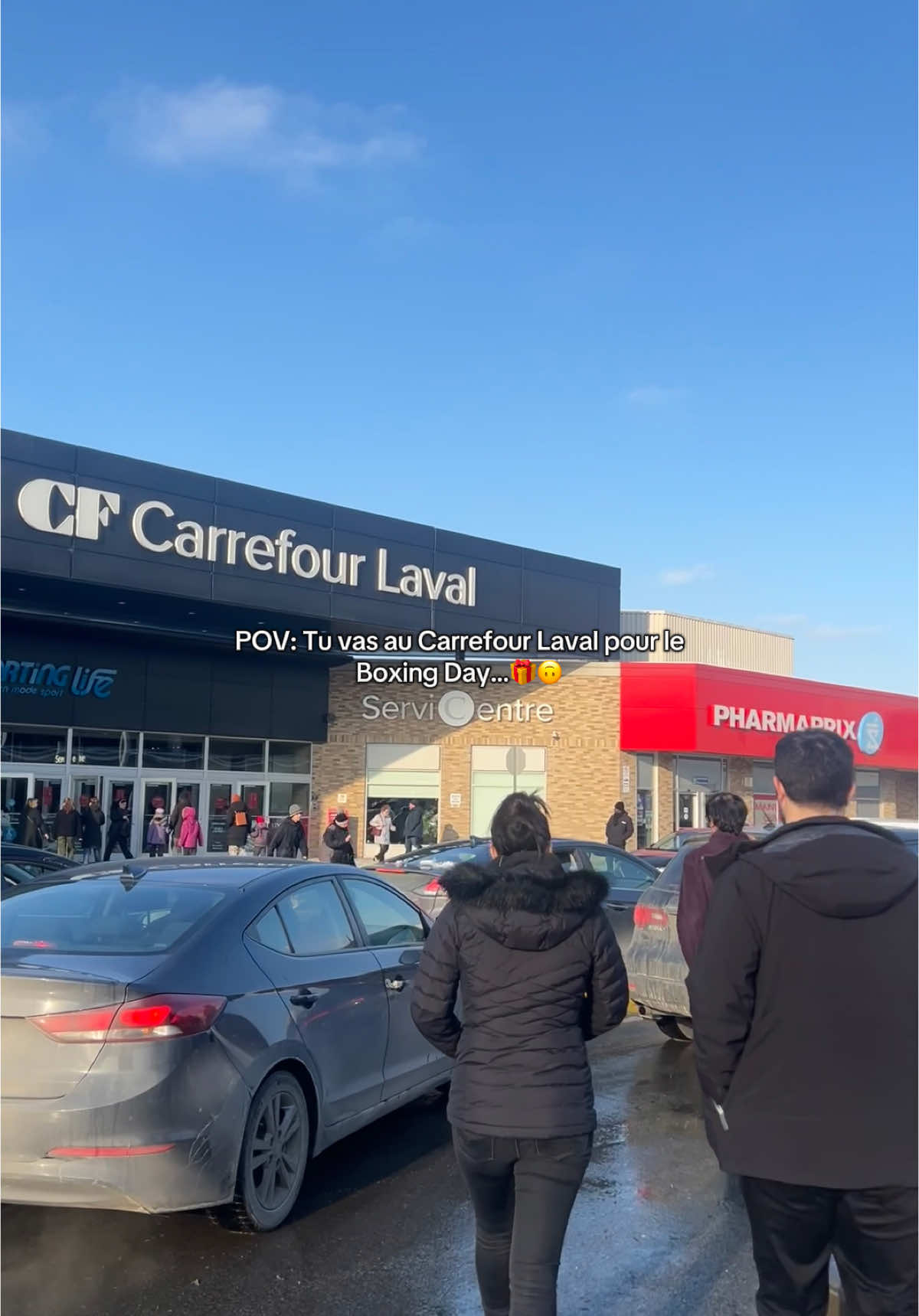 Le Boxing Day à Carrefour Laval…😮🎁 #carrefourlaval #mtltiktok #montrealtiktok #montreal #laval #montreallife #mtlevents #montrealshopping 