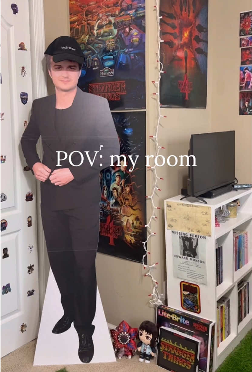 My favorite show is Riverdale #foryoupage #foryou #fyp #strangerthings #endofbeginning #strangerthingsroom #room #RoomTour 