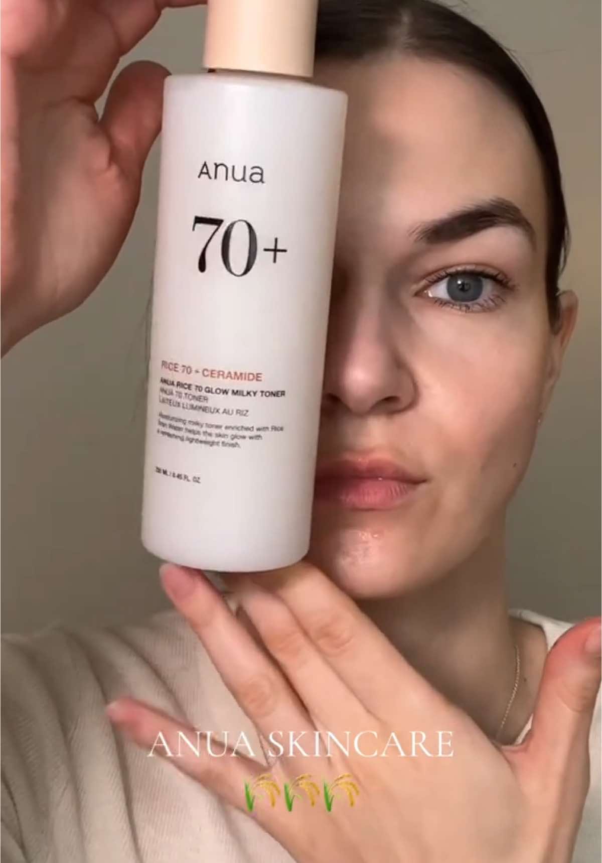 If you're looking for a toner that hydrates, brightens, and leaves your skin glowing, Anua's Rice 70 Glow Milky Toner is a must-try! Infused with 70% rice extract, it deeply nourishes and soothes the skin, giving it a soft, radiant finish. The milky texture feels super comforting, perfect for dry or sensitive skin. After just a few uses, you’ll notice smoother, more even-toned skin with a natural glow. 🌟 Perfect for your skincare routine if you're all about that dewy, healthy glow! 💧  Anua - Rice 70 Glow Milky Toner [250ml] will also be available for 20% OFF from December 15, 2024 to January 14, 2025! #YesStyle #YesStyleInfluencers #YesStyleReview #Anua #skincare #koreanskincare #skincareroutine @anua_global 