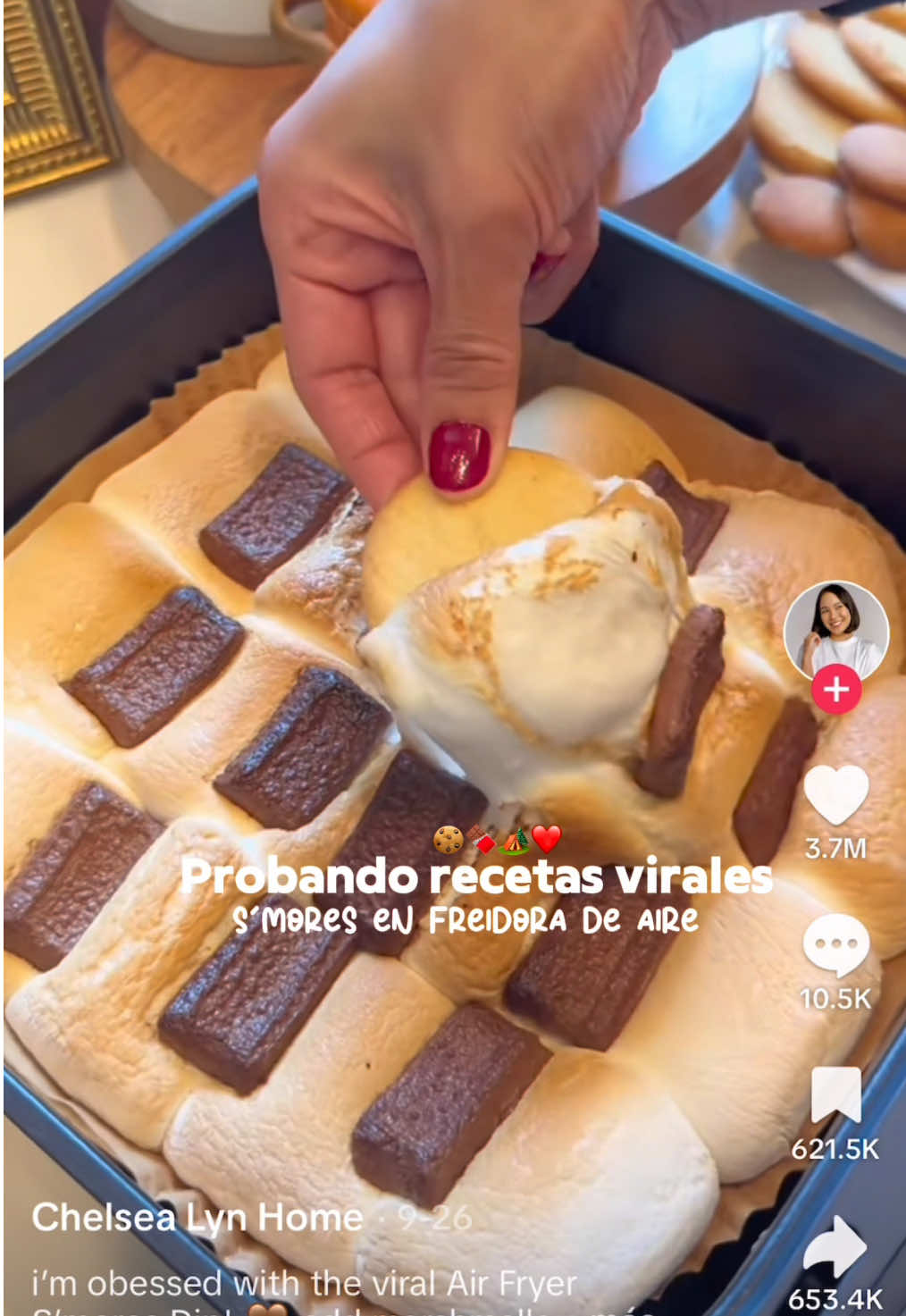 Probando recetas VIRALES: ¿S’mores en freidora de aire?  Hoy ponemos a prueba este hack que me había salido por todos lados para hacer s’mores súper fáciles y rápidos. Cuéntenme qué les pareció y si les gustaría intentarlo 👀.  Ingredientes:  •25-30 bombones medianos  •Trozos de chocolate  •1 paquete de Galletas María Chocotella  •1 paquete de Galletas Emperador Chocotella  🔥Calentar en la función de AirFry por 5 minutos a 180C.  Y listooooo, lindo día.  Att: Cami ❤️ #ChocotellaLovers #recetas #recetasfaciles #recetastiktok #viral #smores #airfryer #ideas #chocolate #deli #galletas #postrescaseros #fyp 