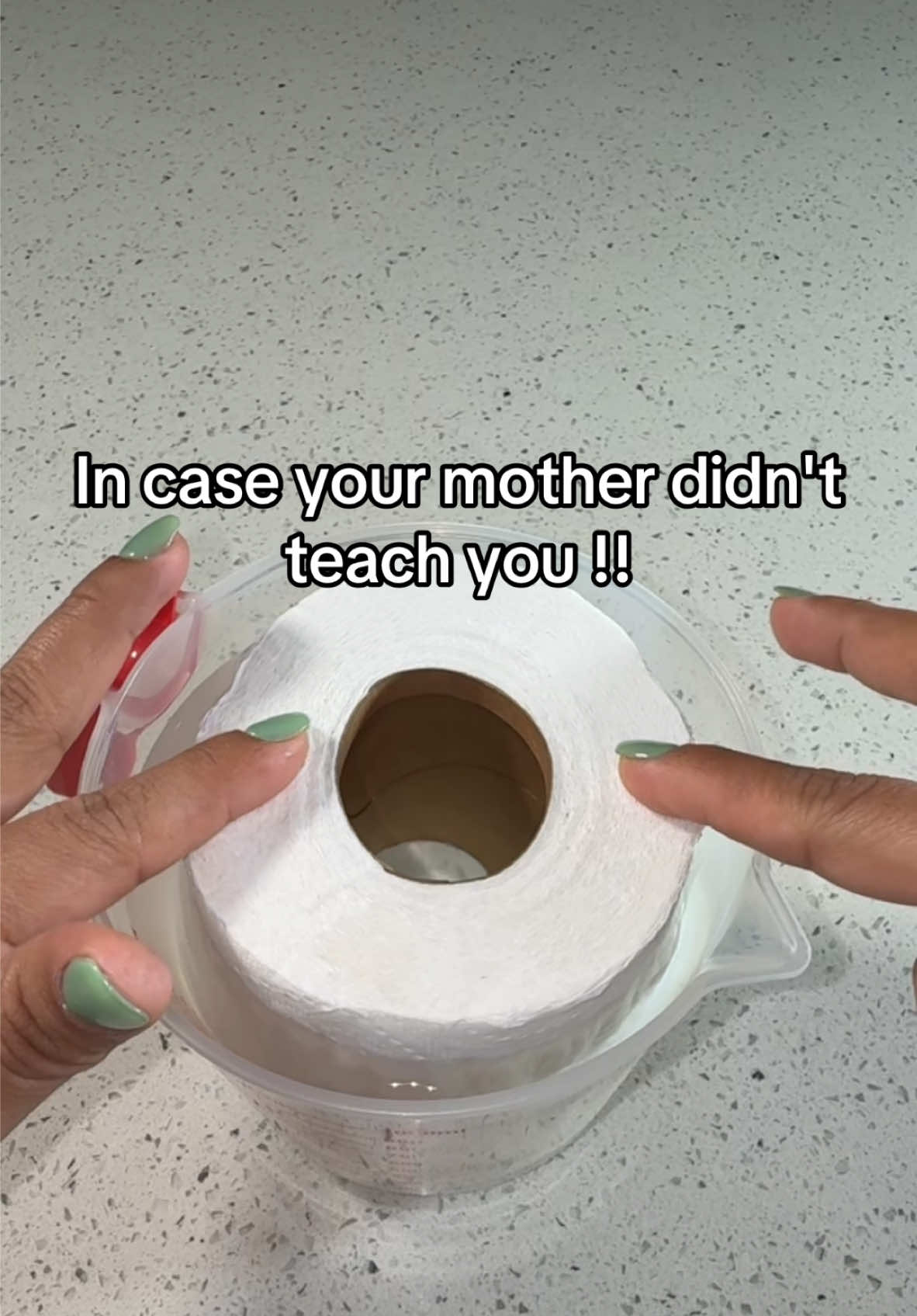 This is the best way to do it !! 😮  #hack #hacks #tipsandtricks #CleanTok #cleaningtiktok #clean #momtok #sahm #hacklife #cleanwithme #cleanmotivation #speedclean #cleaninghacks 