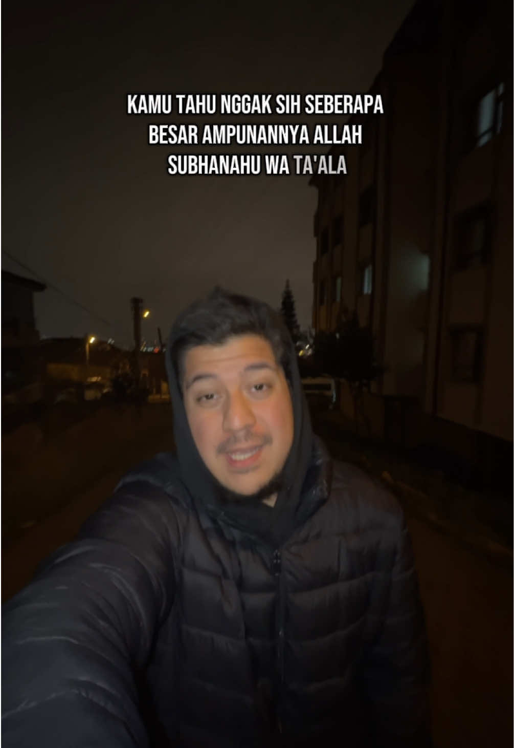 Sebesar apapun dosa yang kau bawa, ampunan Allah selalu lebih besar. Jangan pernah ragu untuk kembali, karena rahmat-Nya meliputi segala sesuatu #allah❤️ #taubat #pendosa #reminder 