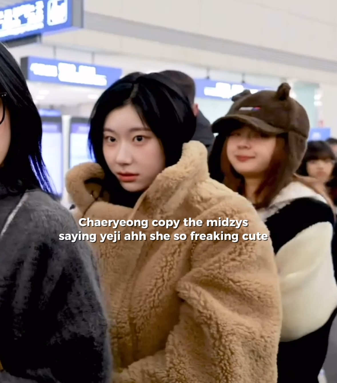 I just know she so comfy in that fur coat #fyp #chaeryeong #leechaeryeong 