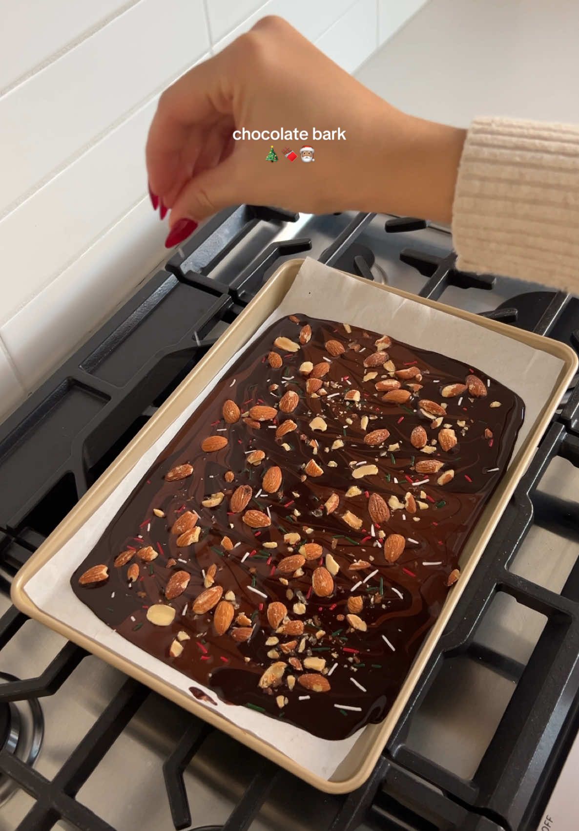 making chocolate bark for my coworkers / friends 🤍🎄  put them in @target treat bags + added some ribbon and bag tags and we were good to go 🤭 simple yet thoughtful christmas gift 🍫  #christmas #christmasbark #chocolatebark #christmasbaking #BakeWithMe #christmasdessert #christmaschocolate #holidaybakingrecipes #holidayrecipe #holidaytiktok #christmasseason #easydessert #fyp #viralvideo #asmr #cozybaking 