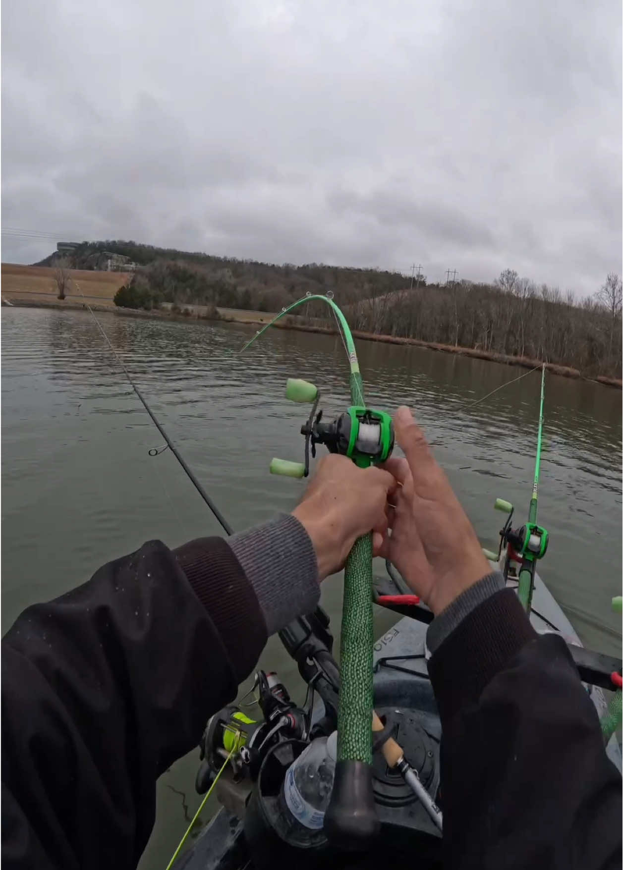 2 handed fishing clips incoming #fish #catfish #fyp #kayakfishing 