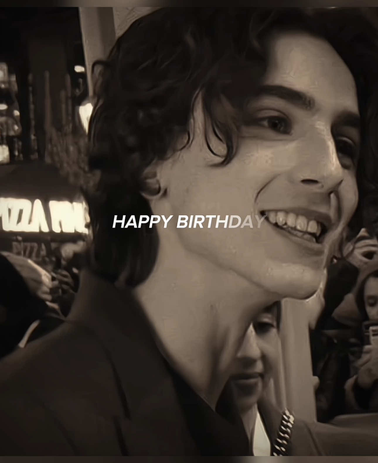 Happy birthday to the man that actually made me laugh after so many hard months and weeks. I hope Timothée has a great birthday with his loved ones. Let‘s celebrate his birthday with a lots of birthday wishes 💕 he deserves sm & is the kindest soul. We love u Timmy (can‘t believe that he looks like 22 and not like 29 😭) #timothéechalamet #edit #birthday #timotheechalamet #fyp #viral #callmebyyourname #dune #harrypotter 