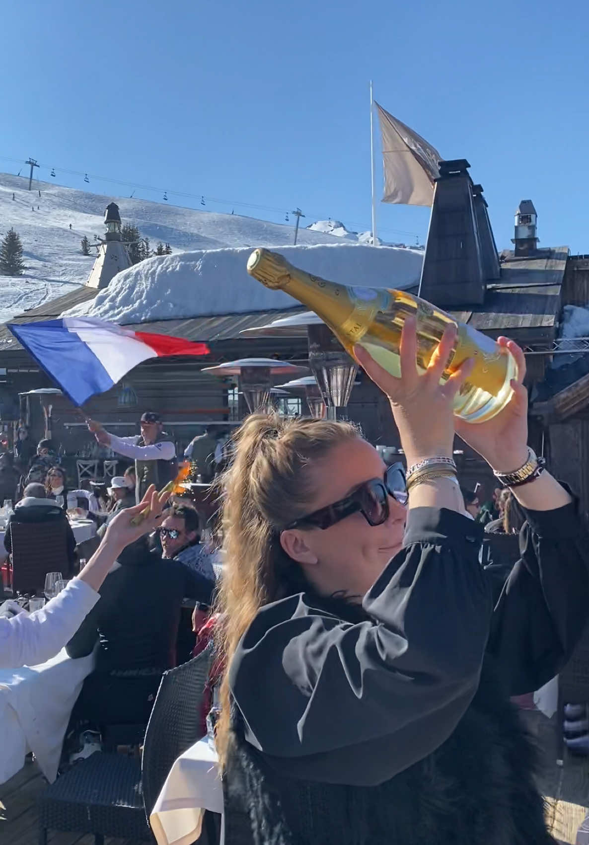 Courchevel or nothing ⛷️ 🍾 #courchevel #courchevel1850 #caphorncourchevel #Ski #Lifestyle #champagne #ninho #ninhosdt 