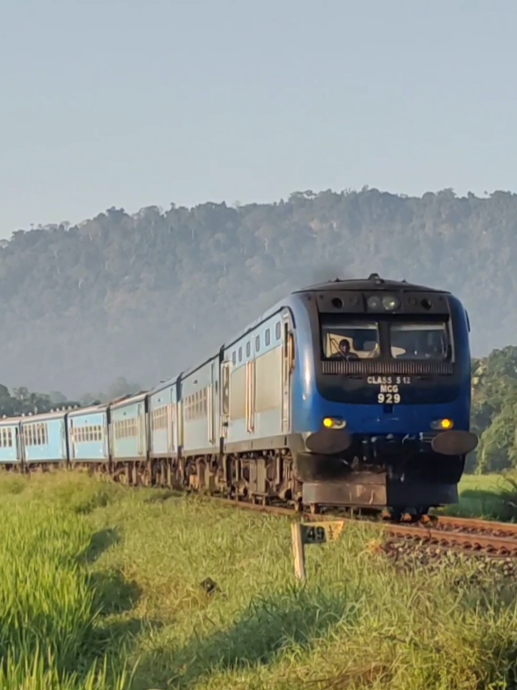 KKS Intercity Express Train 💙💙 ( School Vacation Special ) ඊයෙන් අවසන් ගමන් ගිය කන්කසන්තුරය විශේෂ නගරාන්තර සීඝ්‍රගාමී දුම්රිය #final #day #jaffna #train #morning #vibes #rare #s12 #chinese #viral #trending #bluetrain #srilanka #travel #traintravel #fyp #foryou #foryoupage #bravedreamers #sithilaanupama #vivov20focusonyou #CapCut #කුරුණෑගල_අපි #northern #railway 