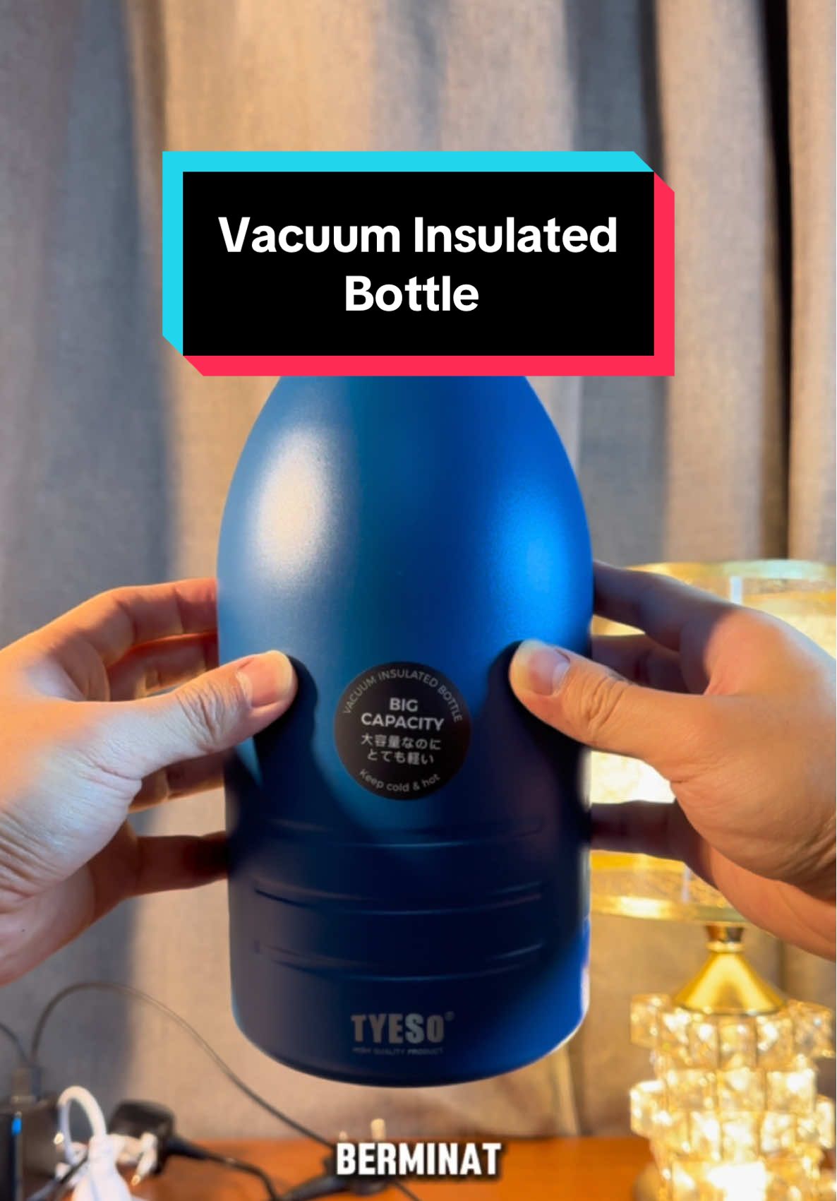 Vacuum insulated bottle. Large capacity. Have handle. Suitable for students or adults to use. #bottle #largebottle #botolbesar #insulatedbottle #tyesobottle #tyeso 