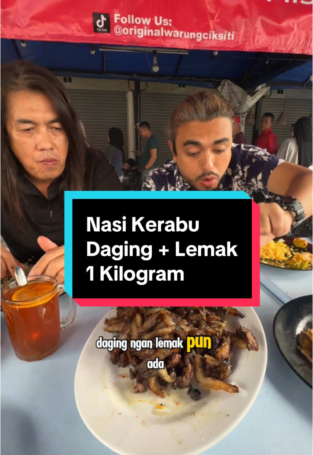 Nasi kerabu TERSEDAK DI KUALA LUMPUR.  Duduk di tengah-tengah pusat ibu kota. Menyediakan hidangan tradisi dari Kelantan. Membawa budaya adat untuk dihidangkan kepada warga kota. Inilah keunikan @originalwarungciksiti yang masih mengekalkan keaslian & menjadi pilihan warga kota  Lokasi : Warung Cik Siti Nasi Kerabu Tumis, Pasar Dato Keramat, KL  #warungciksiti #nasikerabu #nasikerabutumis #nasikerabuberatur #nasikerabuviral #nasikerabulemakbakar #lemakbakar #nasikerabudagingsekilo #nasibelauk #nasikerabukelantan #nasikerabutumis #nasikerabukuning #nasikerabubiru #nasikerabuayambakar 