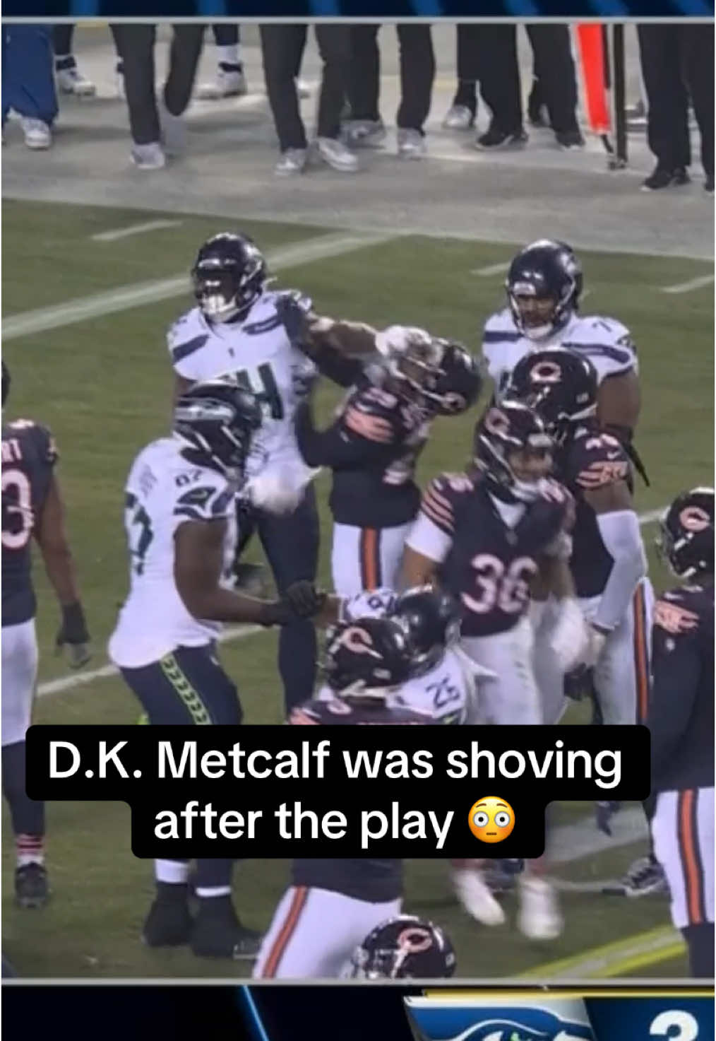 #DKMetcalf received a flag for unsportsmanlike conduct but remained in the game. (📺 Prime) #nfl #football #seahwawks #bears #seattleseahawks 