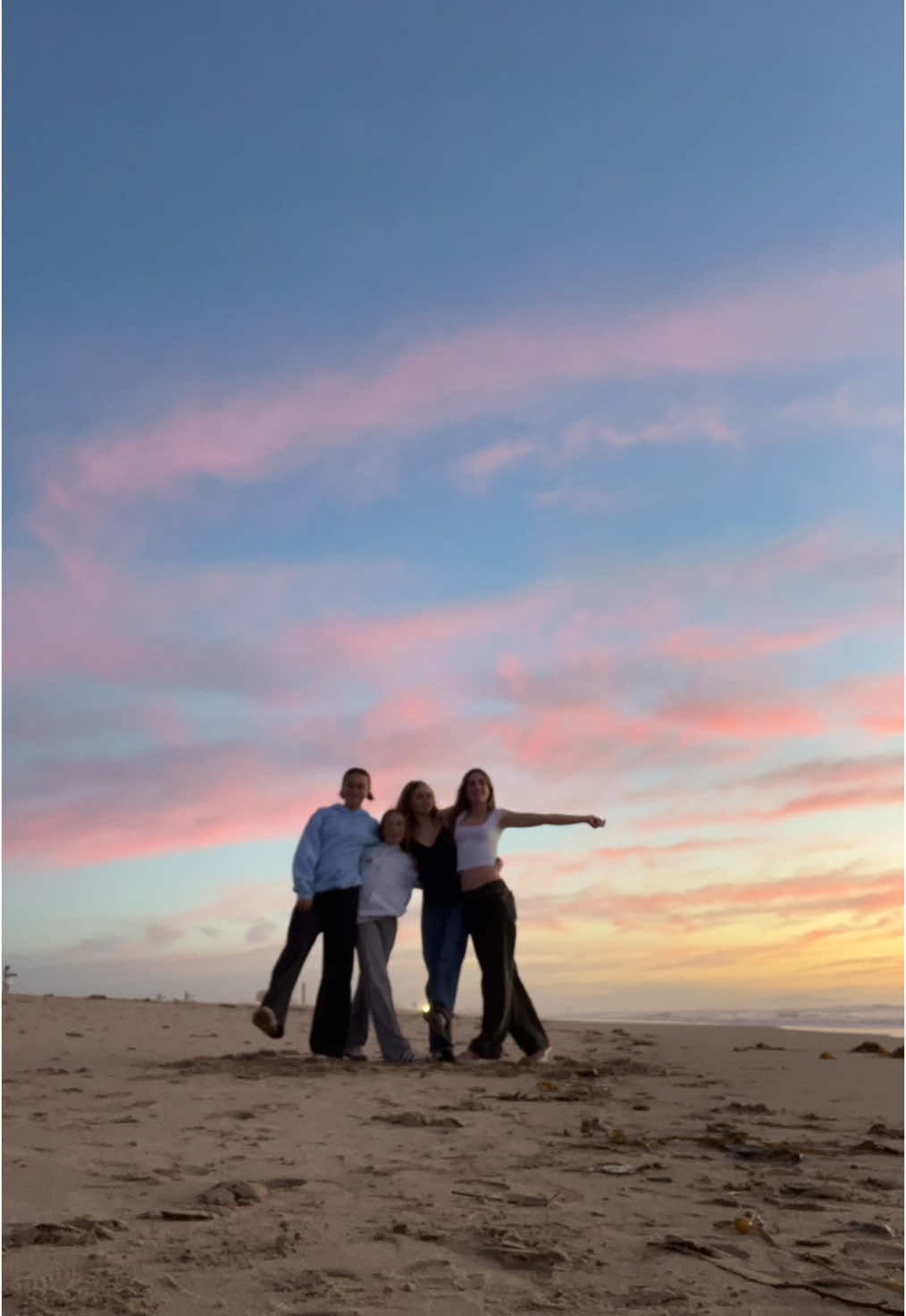 at my favorite place with my fav people 💕🌅 @RUBY🌸 @sydney @whitney #beach #sunset #imisssummer 