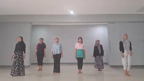 untuk versi full nya tunggu ya guys,, krn sekarang msh ada kegiatan pentas jadi belum bisa buat full nya, insyaallah segera nanti kita buat😁  #bridesmaids #tariindia 