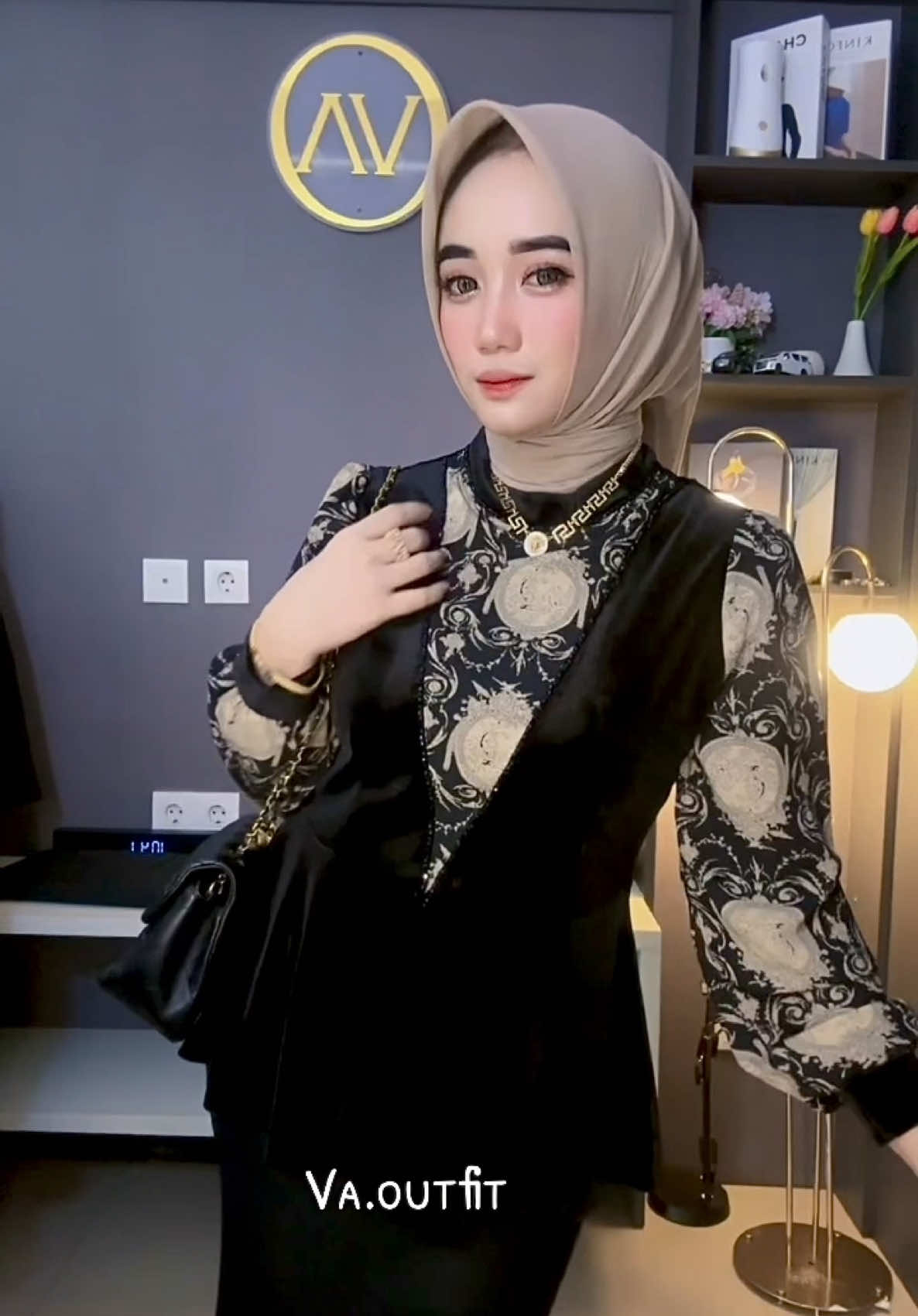 Jangan lupa join live 💃💃 #vaoutfit #wibgajian #blousewanita #atasanwanita #blousewanita #rokmermaid 