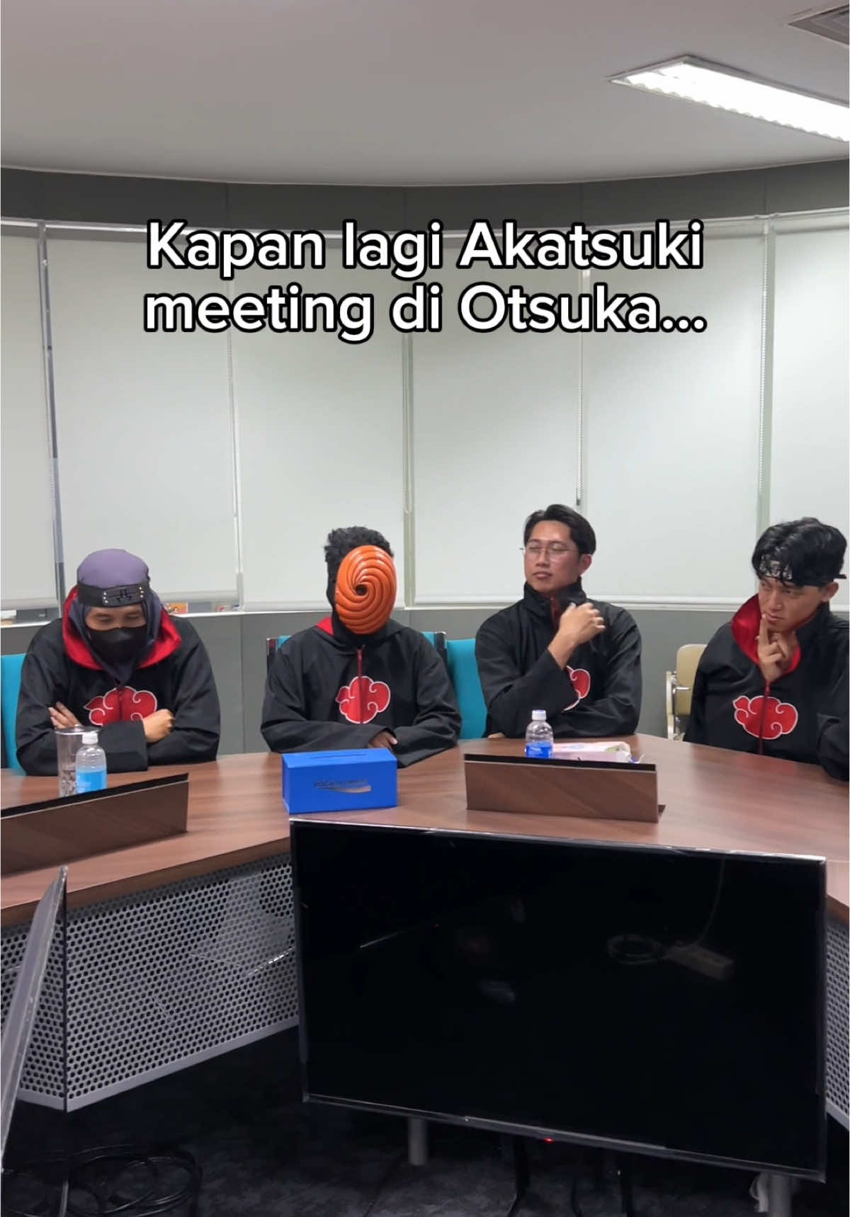 Kapan lagi Obito mampir ke kantor Otsuka 🥷😅 #naruto #akatsuki #cosplay #newyear #lifeatotsuka