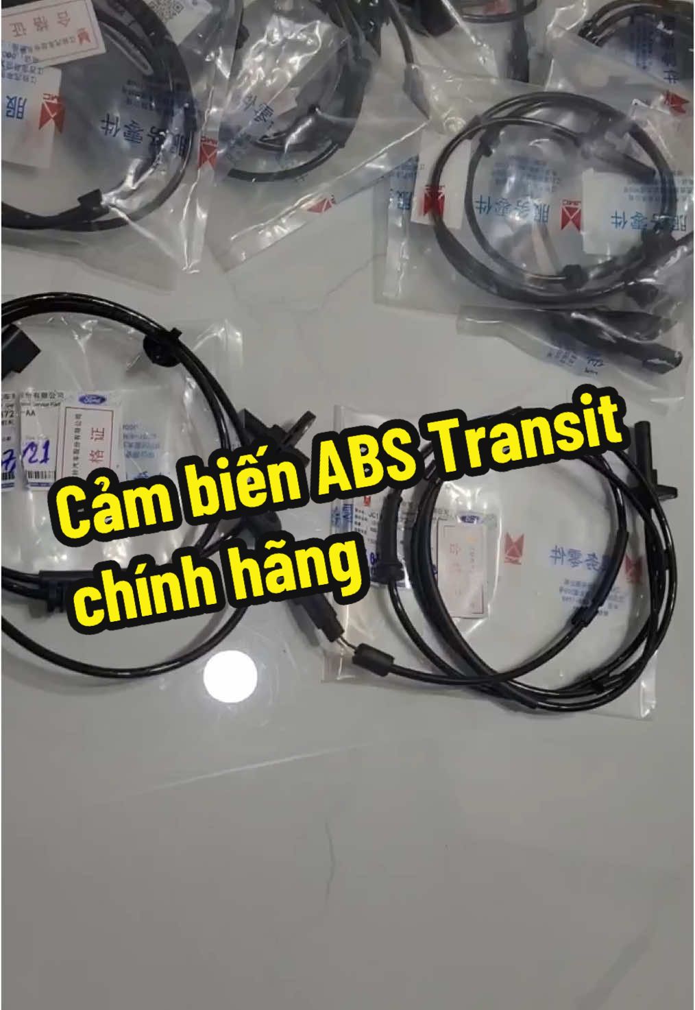 Cảm biến ABS Transit chính hãng #ford #fordtransit #mercedes #solati #sprinter #dvdl #mercedessprinter #xe16cho #xedulich #anphatsg #phutungoto #phutungotosaigon #xe7cho #oto #xeoto #gara #suachuaoto #garage #anphatsg01 #thuexe