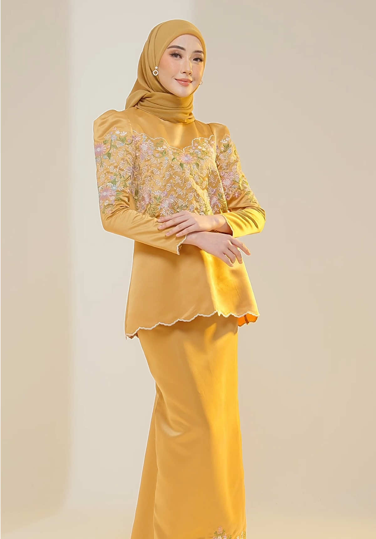 Elegance redefined with Kurung Ayna – where tradition meets timeless beauty✨😍🧡 #fyp #bajuraya2025trend #kongsifitcheckt #temaraya2025 #fyppppppppppppppppppppppp #TikTokShopFashion 