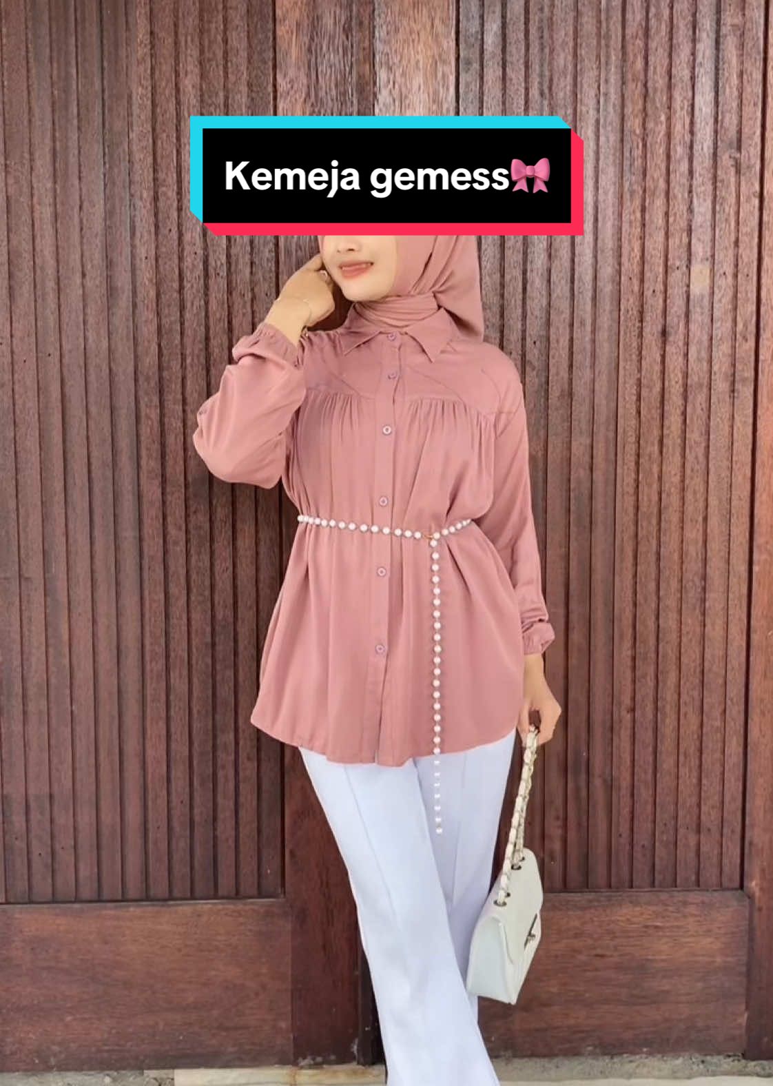 Kalau arisan outfitnya kaya gini sih auto jadi pusat perhatian😍 yang mau kembaran sama kaya yang aku pakai boleh cek keranjang kuning sekarang🛍️🥰 #fyp #WIBGAJIAN #outfitinspiration #outfitideas #YearEndSale #belilokal #casualoutfits #WaktuindonesiaBelanja #fypシ゚ 