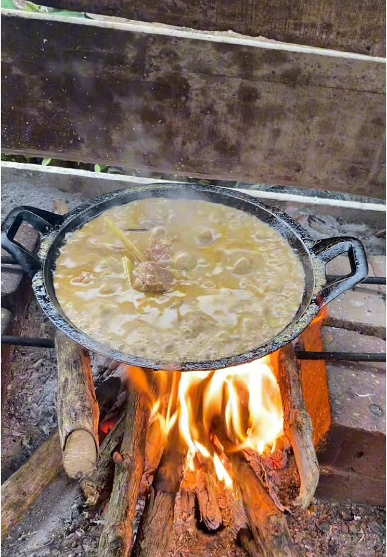 masak rendang di pondok kebun hari ini , berbagi ke tetangga karna kita mendapat gift dari orang orang baik #masakdipedesaan #masakdikampung #pondokbambu #cookinginthegarden #cooking #village #makandikebun #rendangpadang #sultantiktok #sultanbaikhati