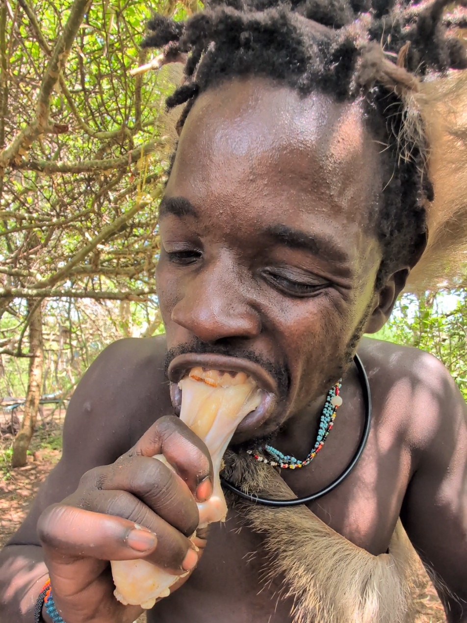 Wow,, 😲 So delicious Lunch 🔥😋hadza Family eating Lovely food 🤩#wildlife #culture #Food 