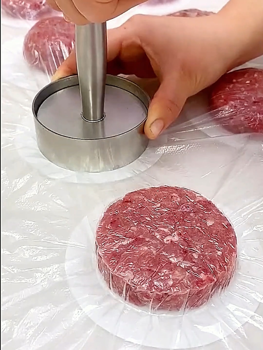 The meat patties are firm and not crumbly, and can also be used to make rice balls #burgerpress #burger  #fyp #foryou #tiktok #goodthing #goodstuff  #householdgoods #householditems #homehacks #kitchenware 