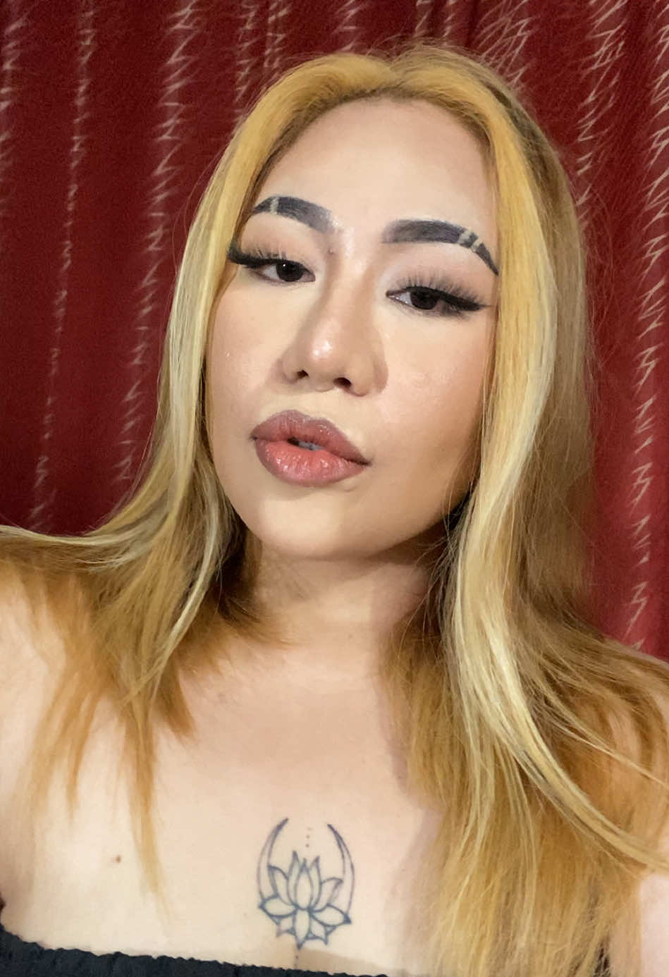 My first time doing Latina Makeup >,< #latinamakeup #makeup #makeuptutorial #latinamakeuptransition #giaizaa #makeuplook #makeupoftheday 