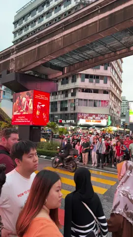 Hill Of Stars✨😍 #pavilion #bukitbintang #kl #malaysia #streetfood #streetphotography #monorail #100k #fyp #wheneverwherever #viral_video #tiktokteam #🇵🇰 #🇬🇧 #🇲🇾 #🇦🇪 #🇹🇭 #🇭🇹 #🇮🇩 