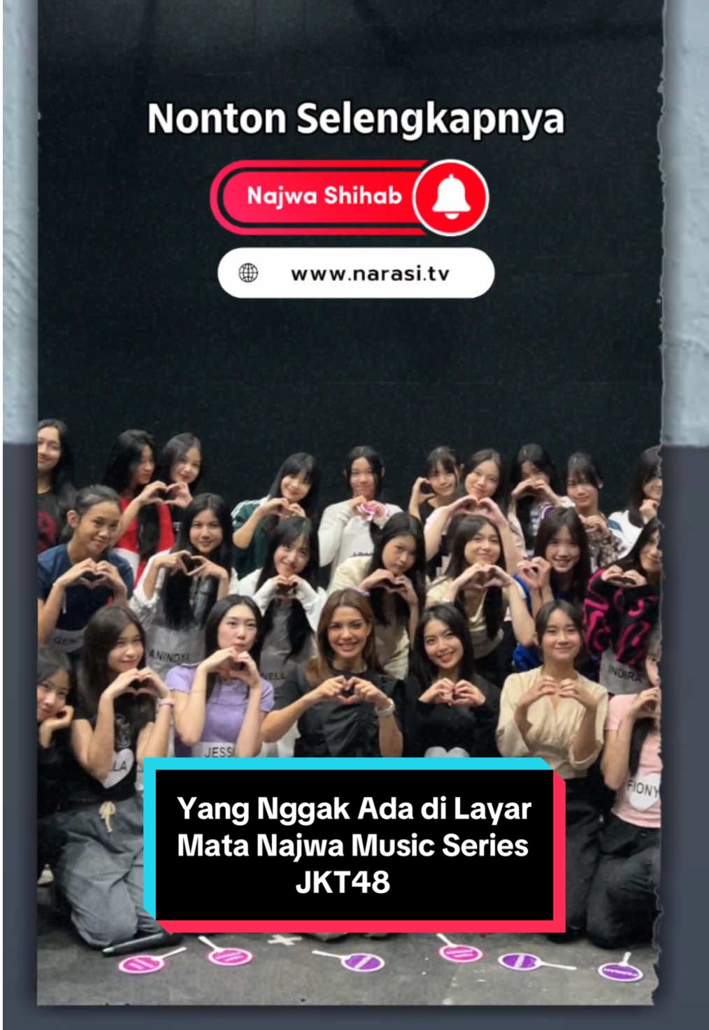 Proses liputan JKT48 yang penuh semangat nih. Meskipun kadang oleng, enggak konsen, sampai kedinginan, pokonya tetap hoa hoe! Boleh dong yang belum nonton segera cek hasil liputan kami. Meluncur ke YouTube Najwa Shihab dan website Narasi sekarang. | Mata Najwa  #MataNajwa #JKT48 