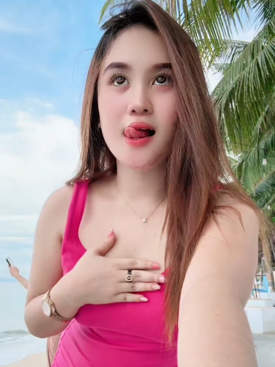 Yang Jelas Pink #ayaaeee #pastipink #gemesin #manispedesngegigit #fypage #wanitaidaman #soundviral #soundtrending #trendingvideo #foryoupage #TikTokAwardsID #trendtiktok #menggoda #fyp 