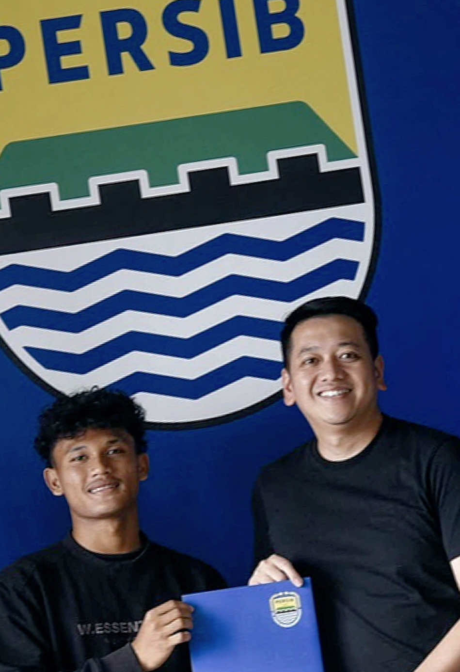 Wilujeng Sumping Zulkifli Lukmansyah 🤝, Penyerang muda Zulkifli Lukmansyah resmi dipromosikan PERSIB.  Do the best Zul! 👏💙 • • • • 🎥intro: simamaung #WeArePERSIB #zulkiflilukmansyah #wilujeungsumping #PERSIB #persibjuara🤲💙🐯 #persibday💙🤘🏻 #maungbandung #persib1933 #liga1indonesia #briliga1 #semogafyp #pelitfyp🎟️ #fyp #fyppage 