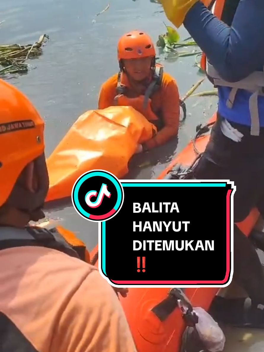 Balita Hanyut, Sudah Ditemukan‼️ 27/12, 14.00 WIB Setelah 4 hari dilakukan pencarian Tim Sars Gabungan telah berhasil menemukan jenazah balita yang sempat hanyut tepat pukul 14.00 WIB. Saat ini petugas mengevakuasi jenazah untuk selanjutnya diserahkan ke pihak keluarga! Source : @call112surabaya #balitahanyut #fypシ #fyp #fypシ゚viral🖤tiktok #fyppppppppppppppppppppppp 