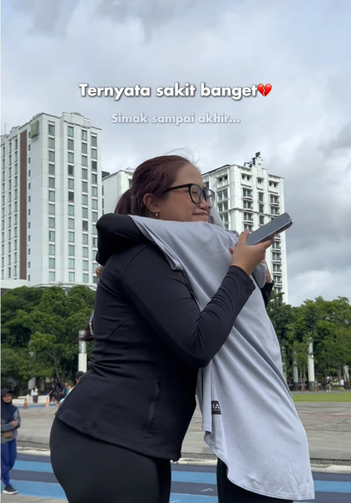 Kalo aku ga mibta hotspot mungkin aku gaakan tau kaloo…Akhir taun ini emang harus saling peluk untuk menguatkan yaa🥺 🥰😭 #olahraga #bajuolahraga #bajuolahragawanita #fyp #trending 