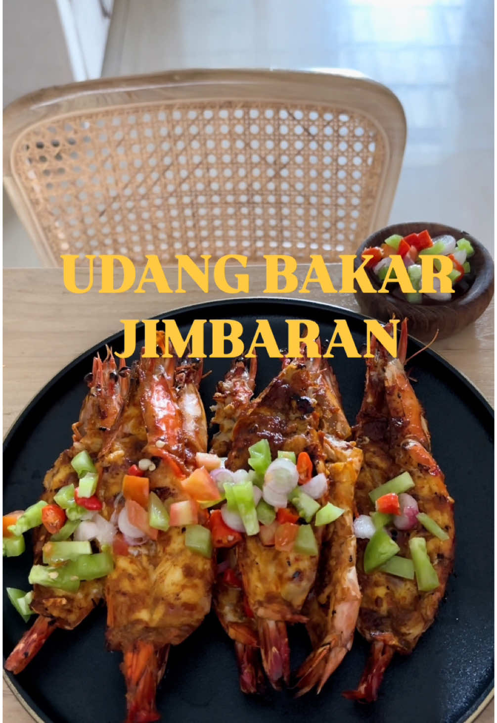 [ASMR] UDANG BAKAR JIMBARAN. Kemarin ke pelelangan ikan dapet uda g besar besar langsung dimasak udang bakar jimbaran heeyyyy enak banget enih . Serius..  #udangbakarjimbaran #resepudangbakarjimbaran #reseptiktok #semuadaditiktok #tiktokresep #udangbakar #resepsimple #resepsimpel #reseptiktoksimple #fyp #fyppppppppppppppppppppppp #fypdong #lewatberandamu #ASMR #asmr #asmrsounds #aestheticcooking #sambaldabudabu 