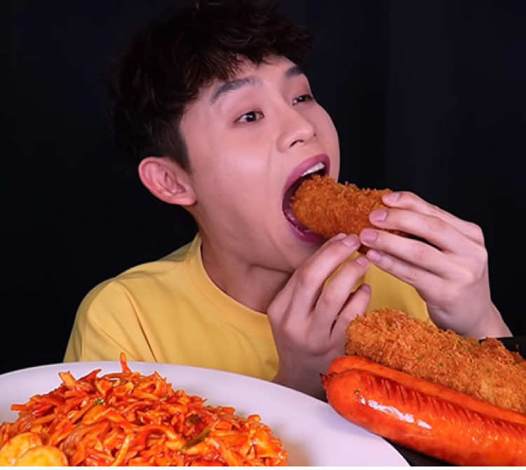 Fire Spicy Noodles With Cutlet Sausage MukBang! #asmr #asmrvideo #mukbang #bonggil #mukbangbonggil #asmrsegments #food #asmrfood #foodblogger #koreanfood #foodchallenge #eatwithbonggil #tiktokfood #foodvideo #foryou #fyp #foryoupage #fypシ゚viral #explore #yummy 