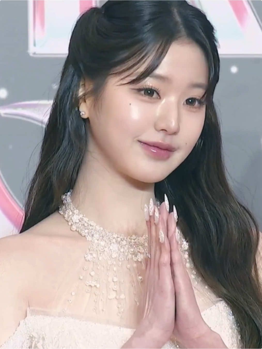 น้องวอนยองไหว้สวยมากกกกก 🙏🏻🪽 #Wonyoung #JangWonyoung #IVE #아이브 #장원영 #MCWonyoungwithAAA #AAA2024 #AAA2024INBKK #Redcarpet 