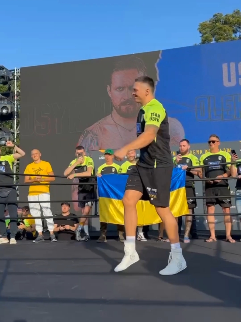 Jogetan Boxer terbaik saat ini, top 1 p4 #usyk #oleksandrusyk #boxing #boxer #box #dance #fighter #sports 
