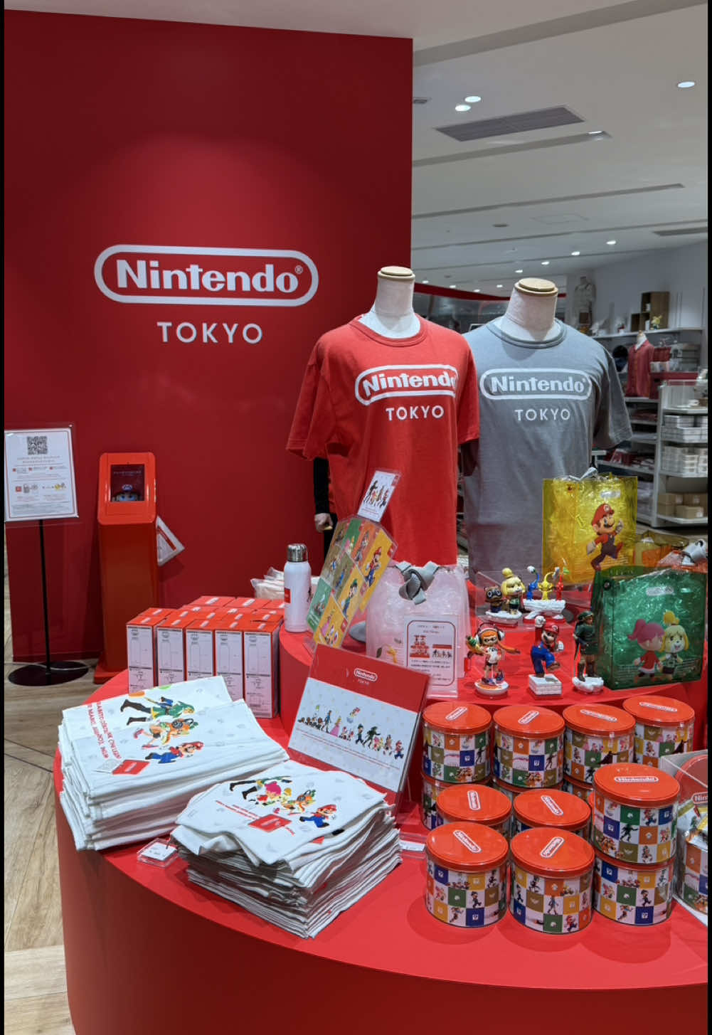 If you are in Tokyo for the holidays, be sure to visit the Nintendo Shop at Shibuya Parco! #nintendo #japan #tokyo #ahibuya #nintendoshop #nintendotokyo #capsule #legendofzelda #nintendocontroller #toys