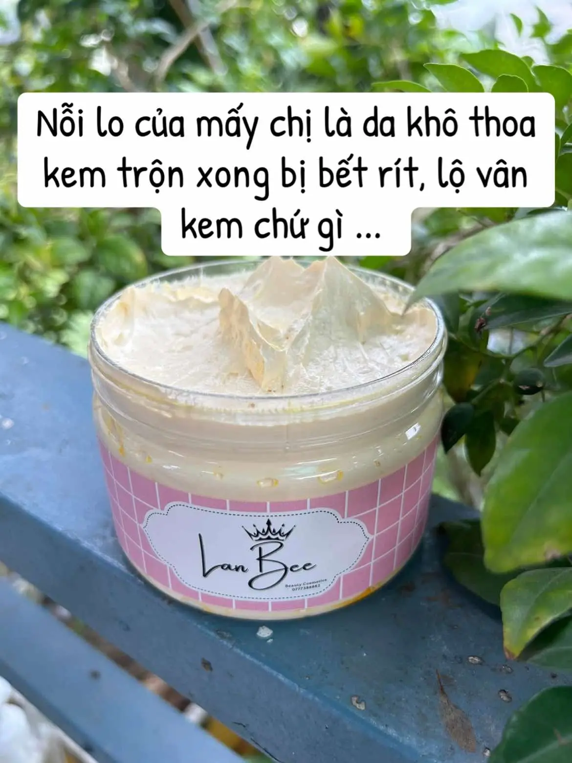Làm ra được cái chất kem mà ta nói nó đã gì đâu. Mềm mịn mướt mà còn thơm nữa đó mấy bà #lanbee #lanbeecream #lanbeeyoung #kemtron #kemtrontrangda #kemtronmientay #lanbeestore2 
