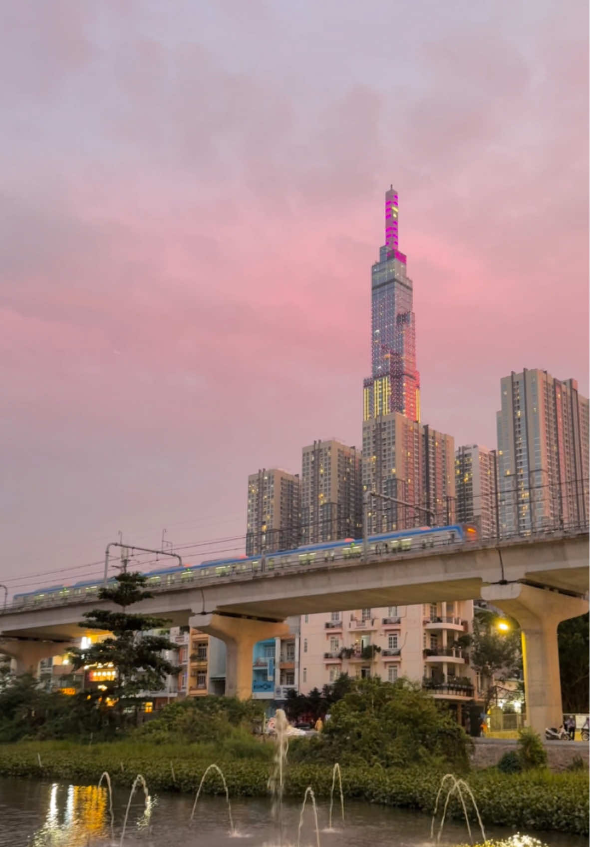 Hoàng hôn Sài gòn dạo cuối năm 🥰🥰 #metrosaigon #gavanthanh #sunset 