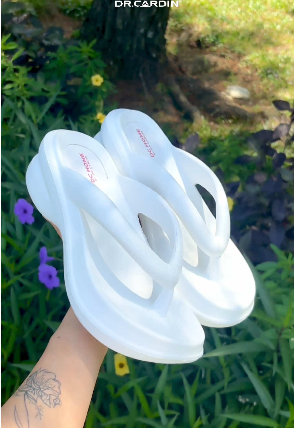 In lurveee betul dengan sandal colour white ni 🤍  #Drcardin #Tomorrowshowtime #ButtonHome #drcardin #stylewithdc #drcardinmalaysia #drcardinshoes #fashion #fyppppppppppppppppppppppp #fypシ゚viral #fyp #contentcreator #malaysia #viralmalaysia 