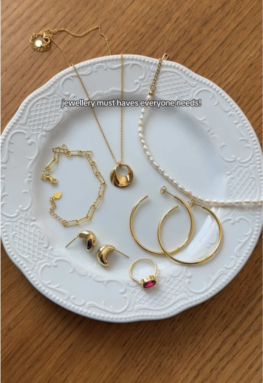 Jewellery staples that make it easy to style with anything!✨ #jewellerylover #styleinspo #goldjewellery #staplepieces #goldearrings #giftideasforher #jewelry #pinterestaesthetic 