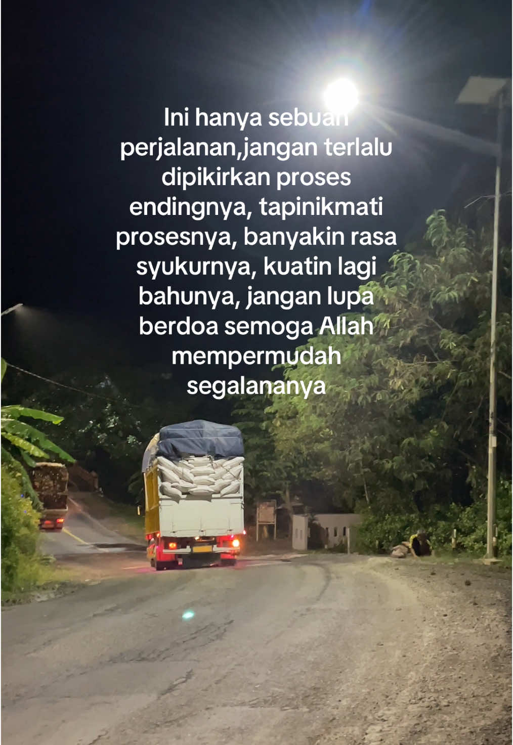 🙂‍↕️#capcut #storytruck #fyp #storytime #truckdriver #ly #storywhatsap #kehidupan #katakata #truckkayu #lewatberanda #masukberanda 