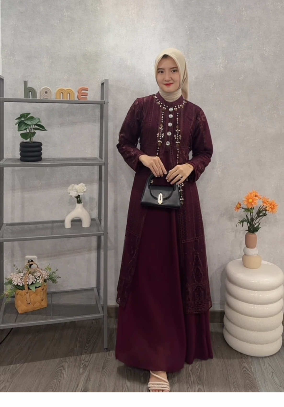 secantik inii…. akhirnya ready lagi gamis mahalini dress III warna yang best seller.. ga nyangka se anggun ini dipakenya😍#wibgajian #outfitkondanganremaja #outfitkondangan #dresspestamewah #ootdkondanganremaja #outerbrukat #dresslamaran 