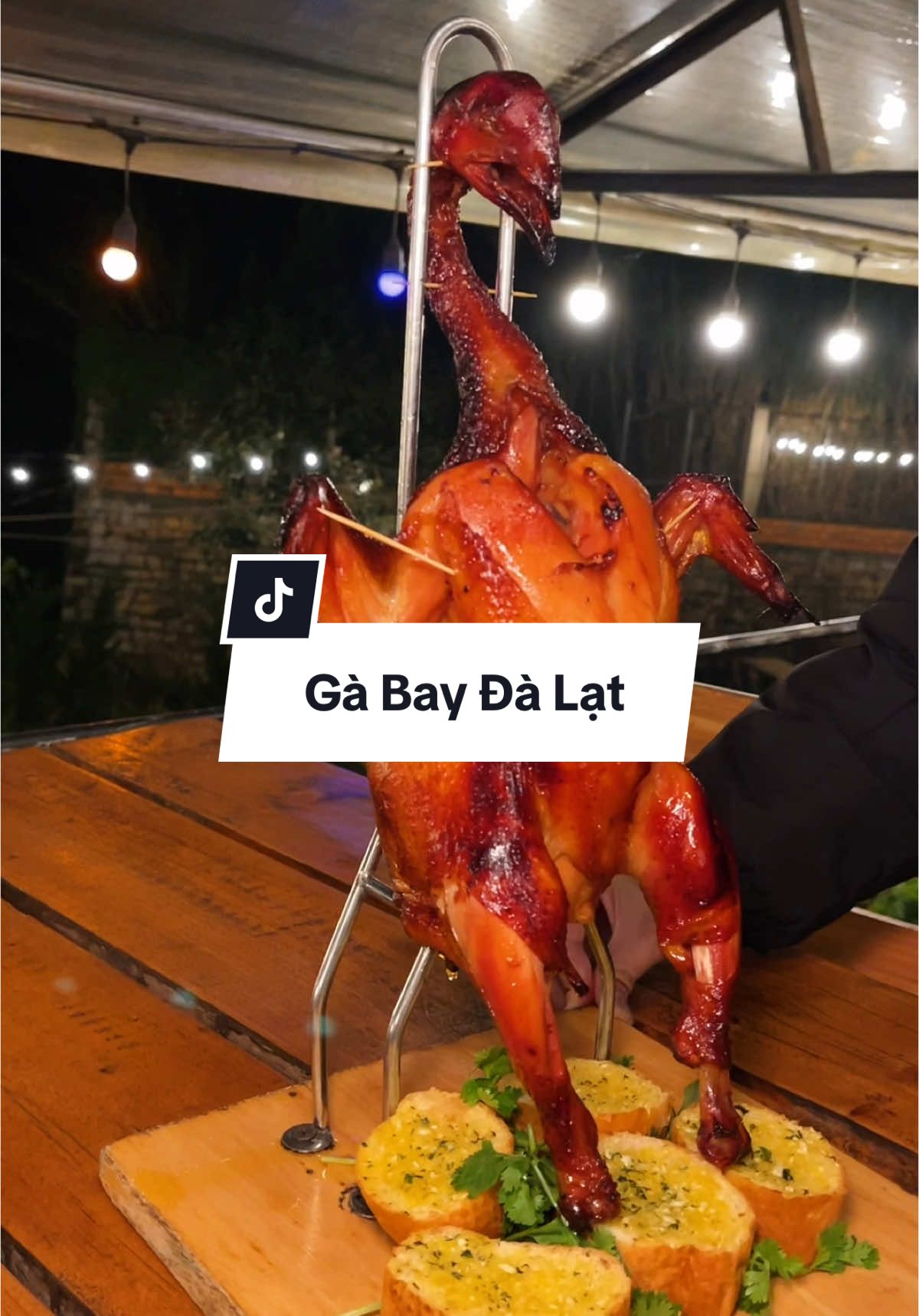 Quán Gà Bay hot một thời với màn trình diễn Gà Bay có 1 không 2 ở Đà Lạt, nay mình mo ó có dịp trãi nghiệm. Quán Gà Bay Pallet Đà Lạt #banandalat #ancungtiktok 