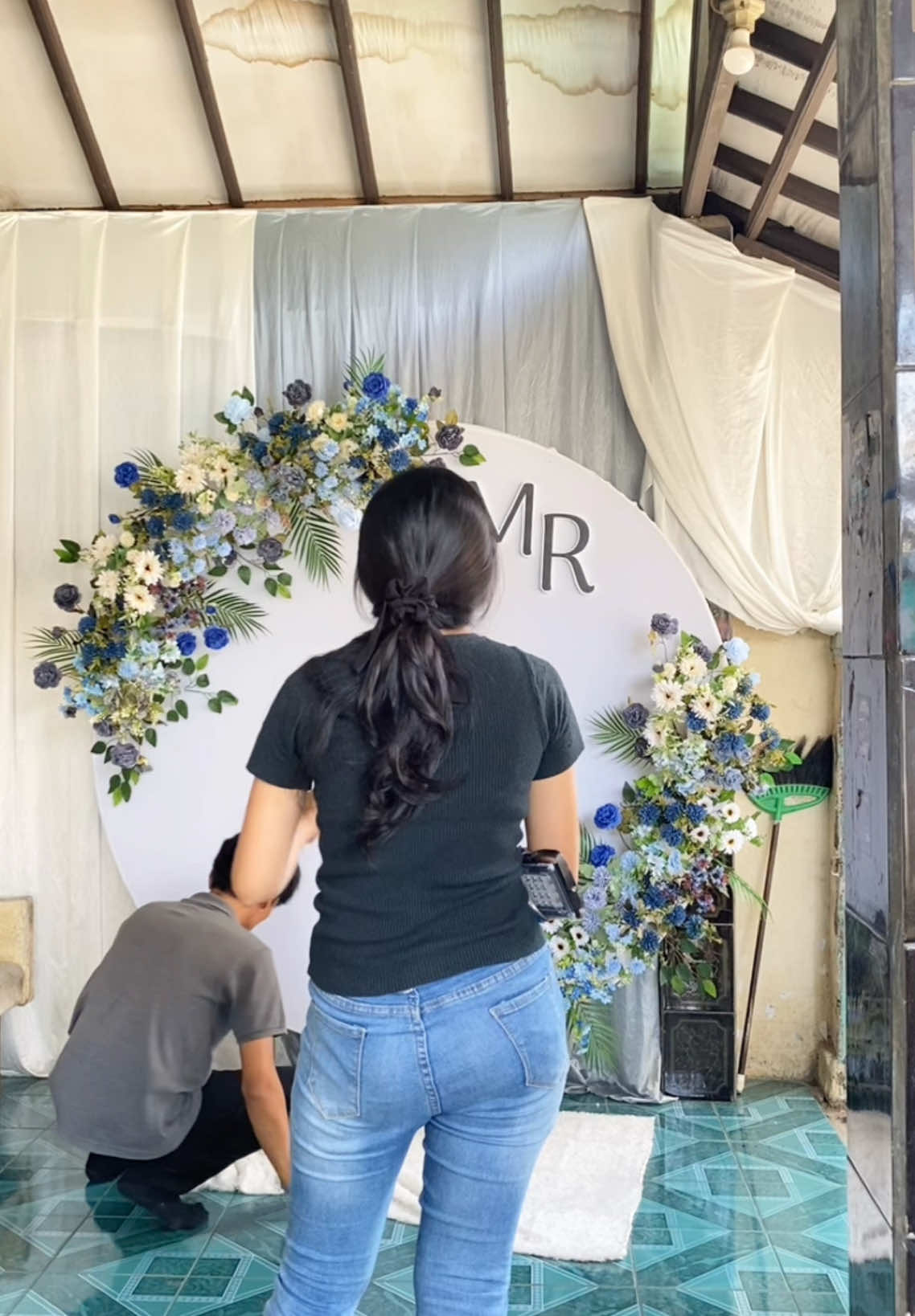 Dekorasi Lamaran 💍💍 #backdropdecoration #dekorasienggagement #backdropideas #yukbisayuk #lamaranmoment #backdrop #dekorasiphotobooth #dekorasijakarta #yukbisayukfyp #dekorasiwedding #lamaranmoment💍 #dekorasiakad 