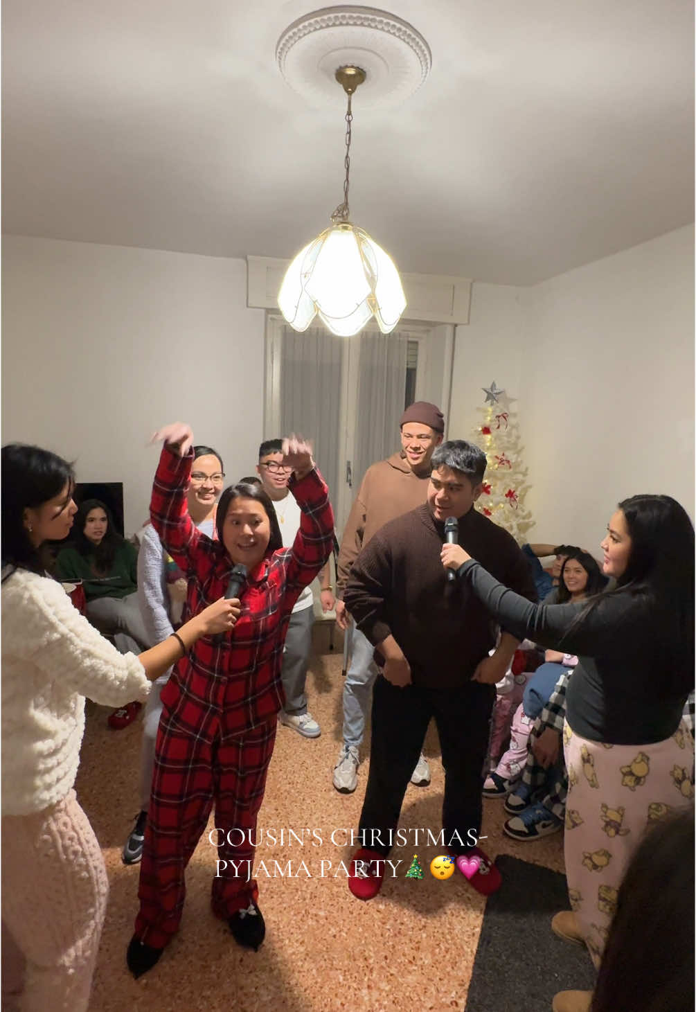 eh ikaw?😂 #christmastiktok #christmasparty #pyjamaparty #funny #pinoy #pinoytiktok #pinoyprank #ehikaw #funny #trend #philippines #philippinestiktok #challenge #challenges #pinoychallenge 